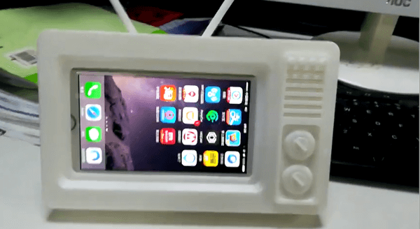 一技術(shù)宅的腦洞：3D打印復(fù)古電視機(jī)竟能‘吃掉’手機(jī)！